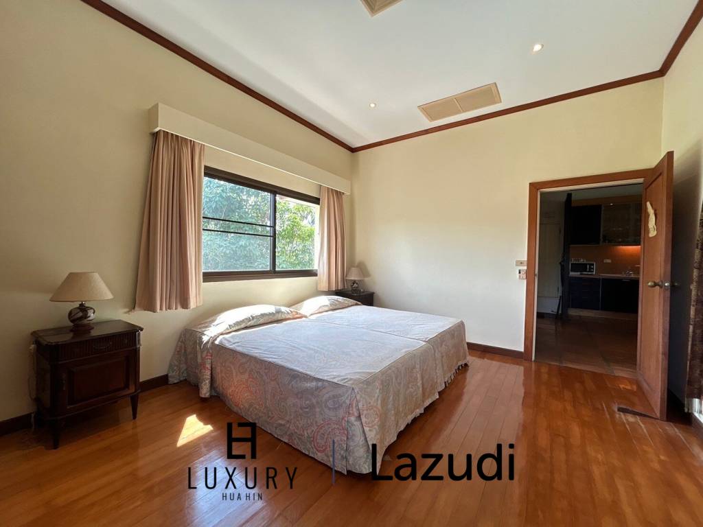 Luxurious 4 Bedroom Condo with Sea View in Pranburi