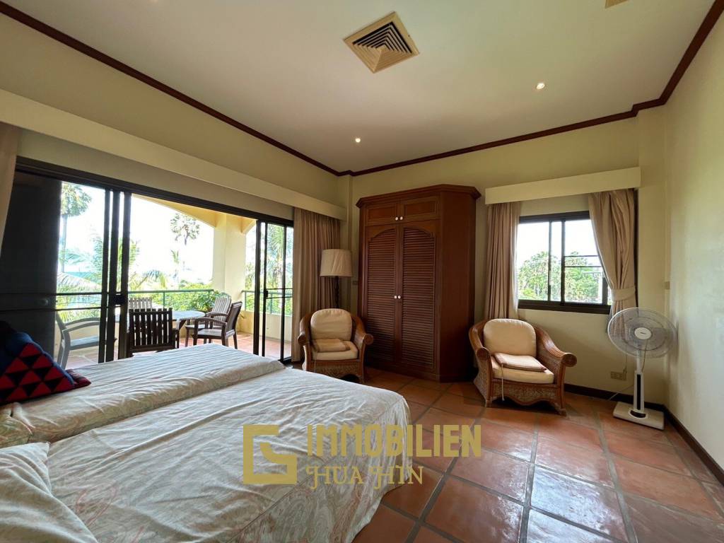 Luxurious 4 Bedroom Condo with Sea View in Pranburi