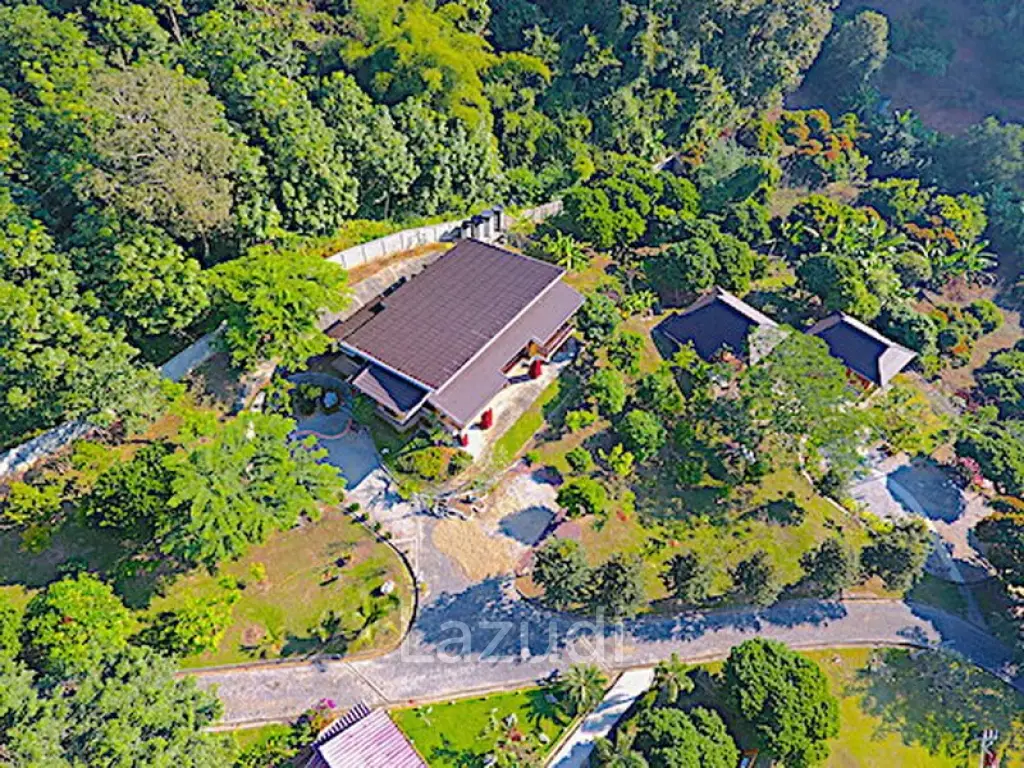 Beautiful, Cozy + Appealing Resort for Sale