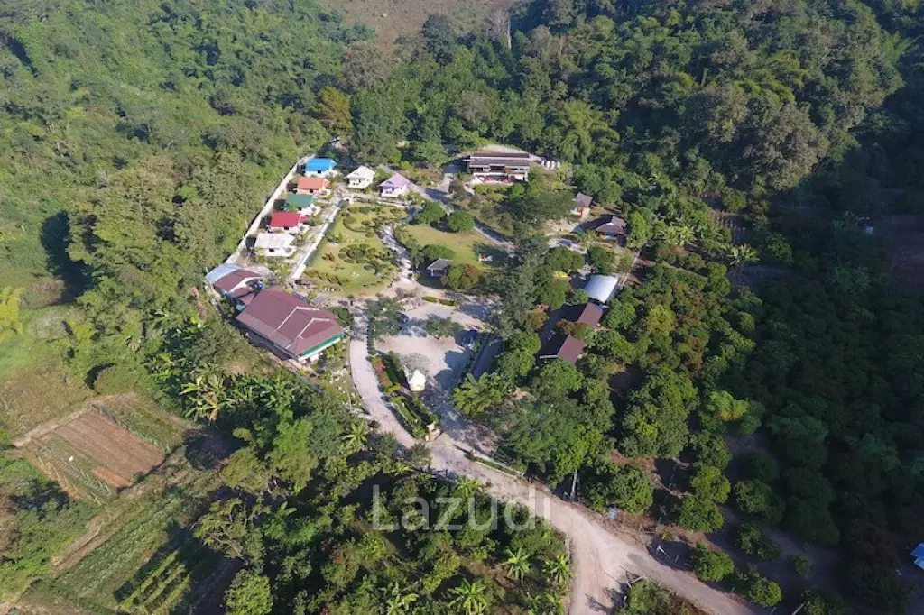 Beautiful, Cozy + Appealing Resort for Sale