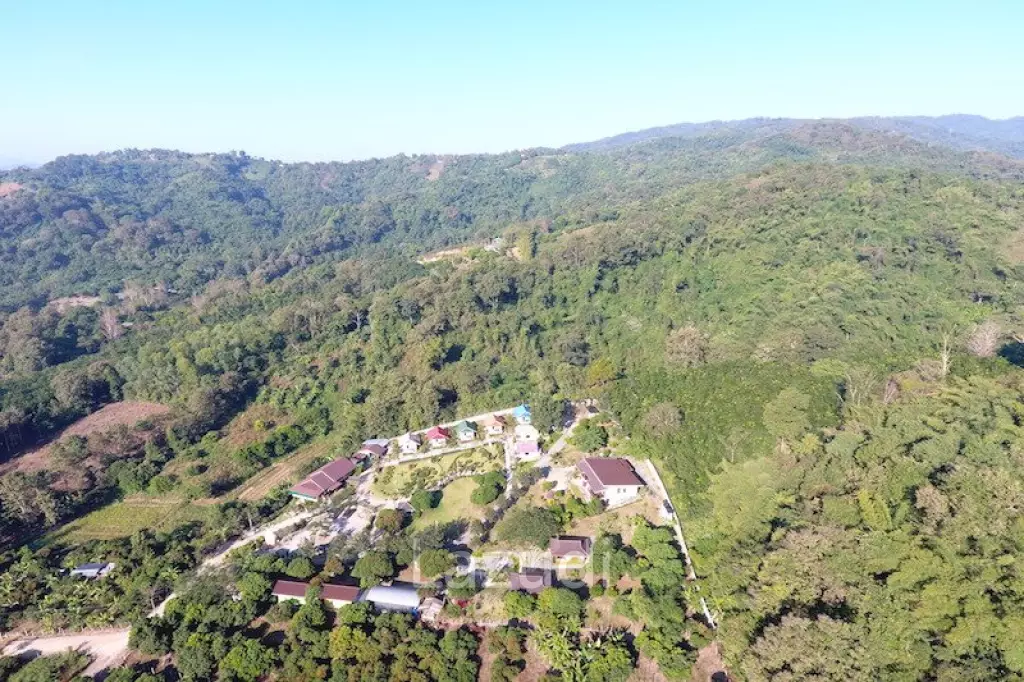 Beautiful, Cozy + Appealing Resort for Sale