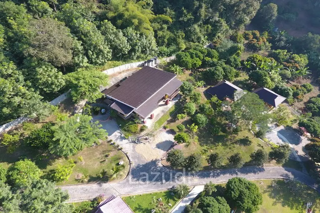 Beautiful, Cozy + Appealing Resort for Sale