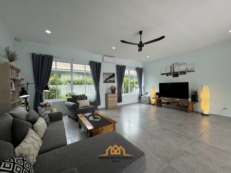 Spacious 4-Bed Pool Villa on Large Plot in Southeast Samui