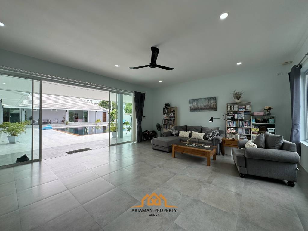 Spacious 4-Bed Pool Villa on Large Plot in Southeast Samui