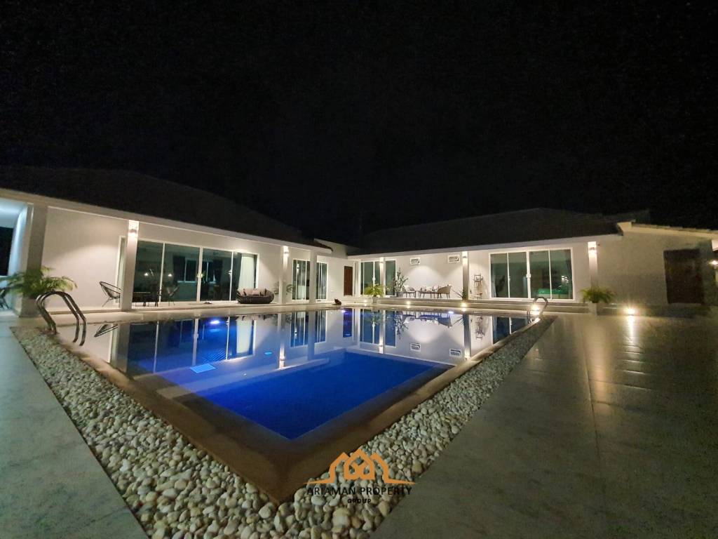 Spacious 4-Bed Pool Villa on Large Plot in Southeast Samui