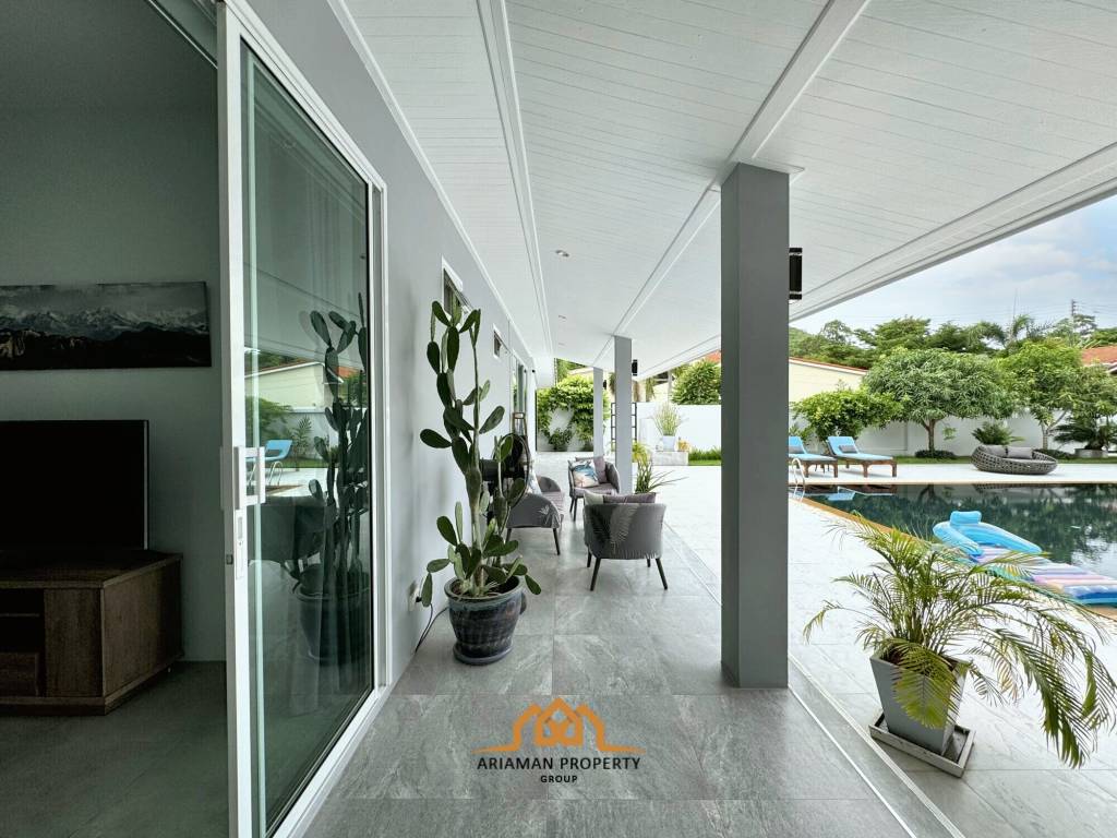 Spacious 4-Bed Pool Villa on Large Plot in Southeast Samui