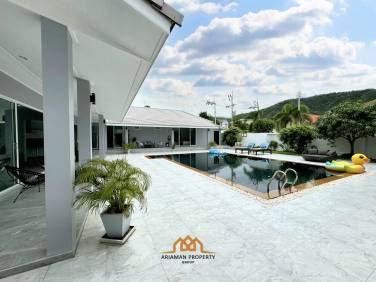 Spacious 4-Bed Pool Villa on Large Plot in Southeast Samui