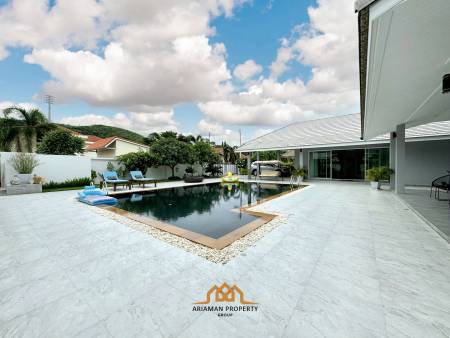 Spacious 4-Bed Pool Villa on Large Plot in Southeast Samui