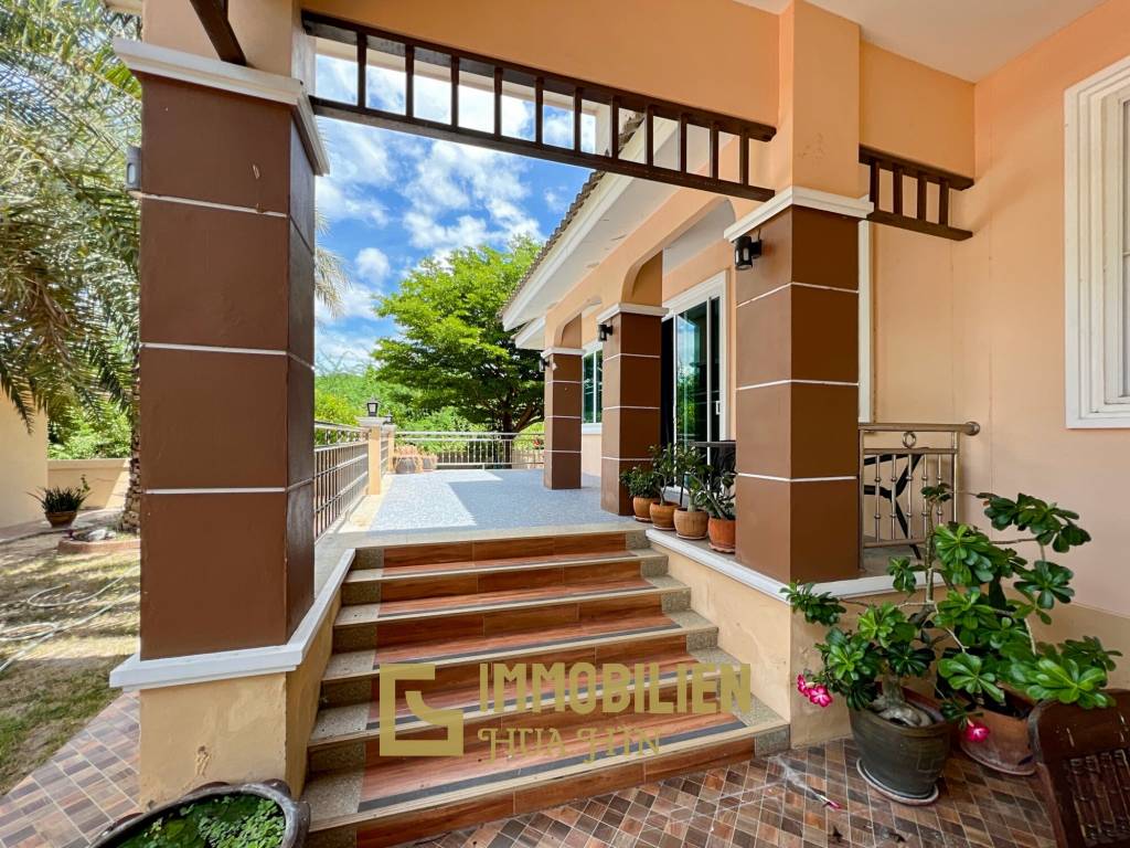 Arlex Mountain Cha Am : 3 Bed 3 Bath Villa