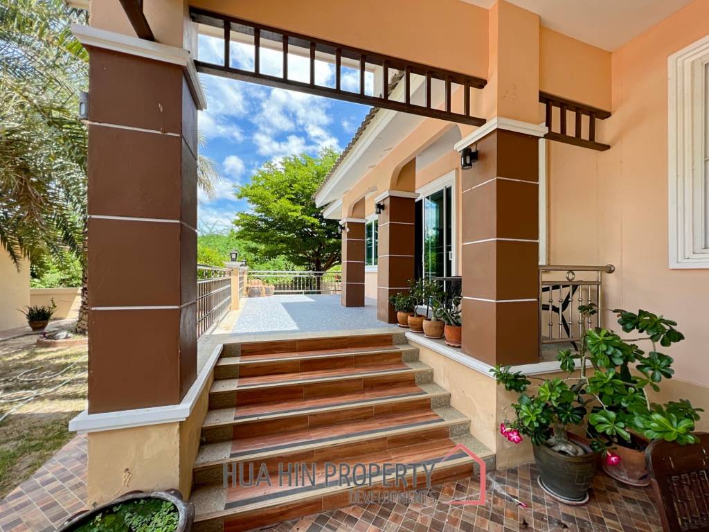 Arlex Mountain Cha Am : 3 Bed 3 Bath Villa