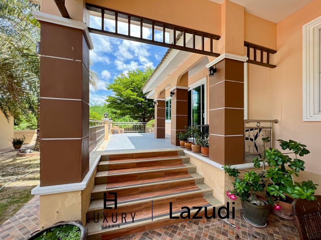 Arlex Mountain Cha Am : 3 Bed 3 Bath Villa