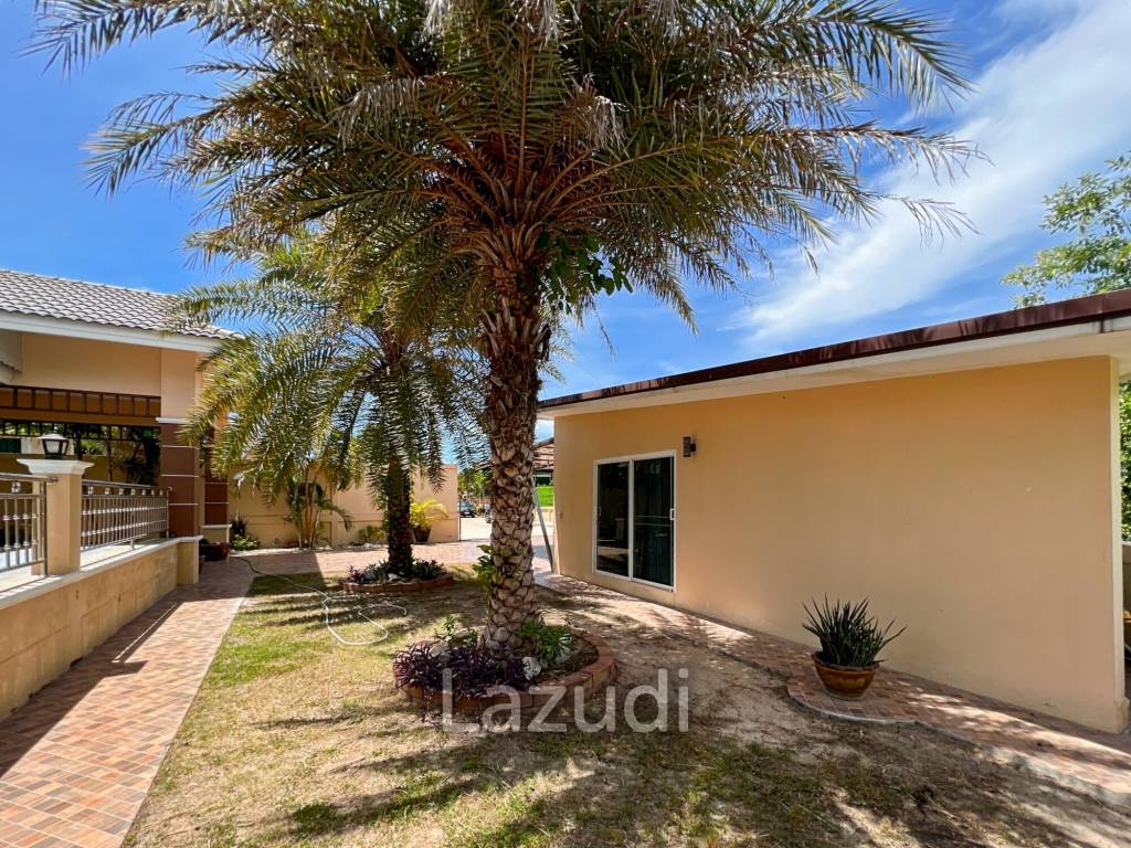 Arlex Mountain Cha Am : 3 Bed 3 Bath Villa