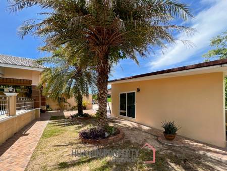 Arlex Mountain Cha Am : 3 Bed 3 Bath Villa