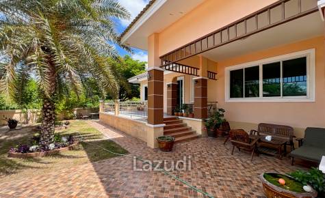 Arlex Mountain Cha Am : 3 Bed 3 Bath Villa
