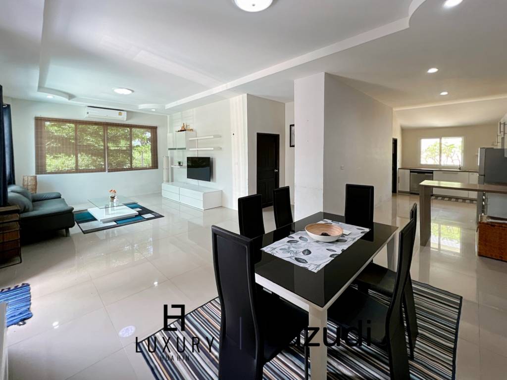 Arlex Mountain Cha Am : 3 Bed 3 Bath Villa