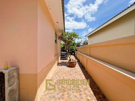 Arlex Mountain Cha Am : 3 Bed 3 Bath Villa