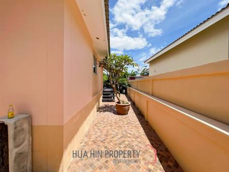 Arlex Mountain Cha Am : 3 Bed 3 Bath Villa
