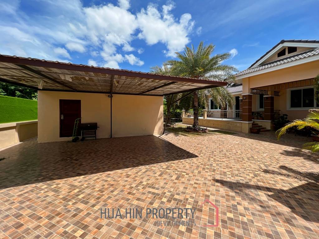 Arlex Mountain Cha Am : 3 Bed 3 Bath Villa