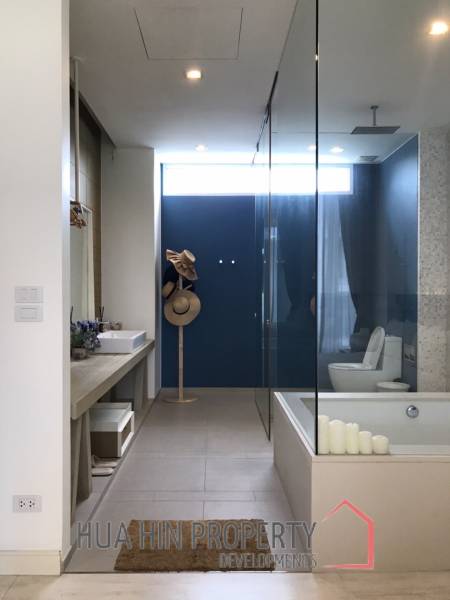 Ocas Condo : Luxury 2 Bedroom Condo on the Beach