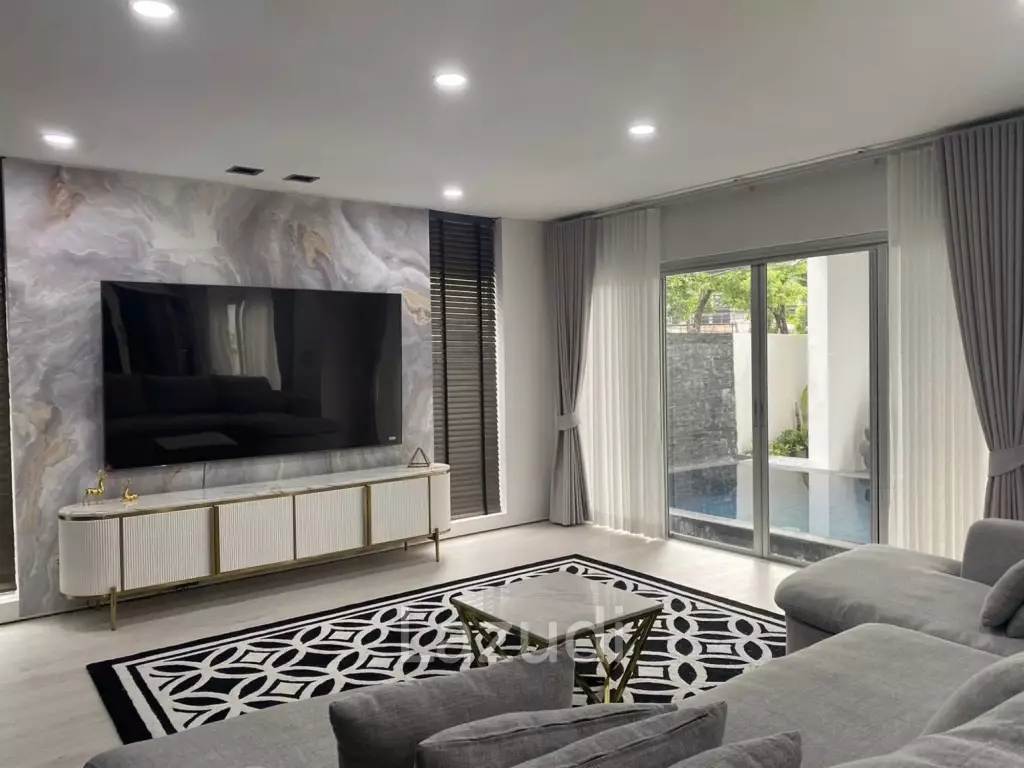 5 Bed 6 Bath Detached House  Noble Tara Pattanakarn