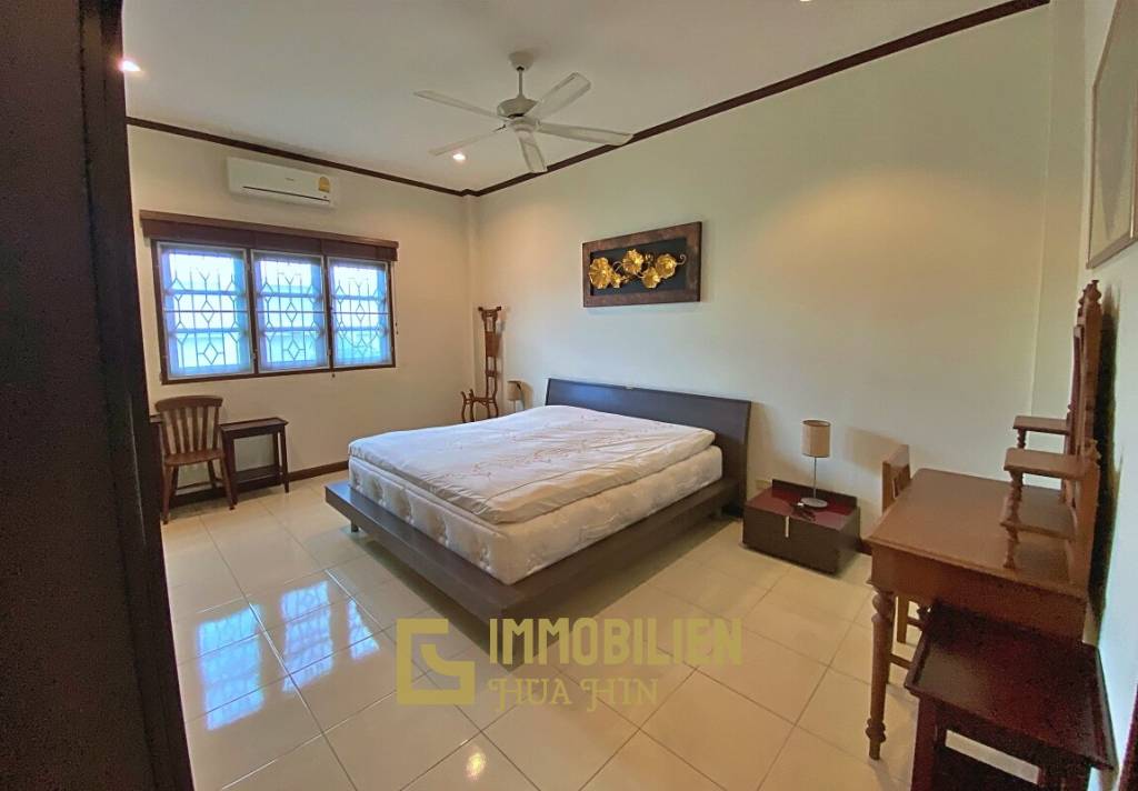 City Center 3 Bed Pool Villa For Rent in Soi 94