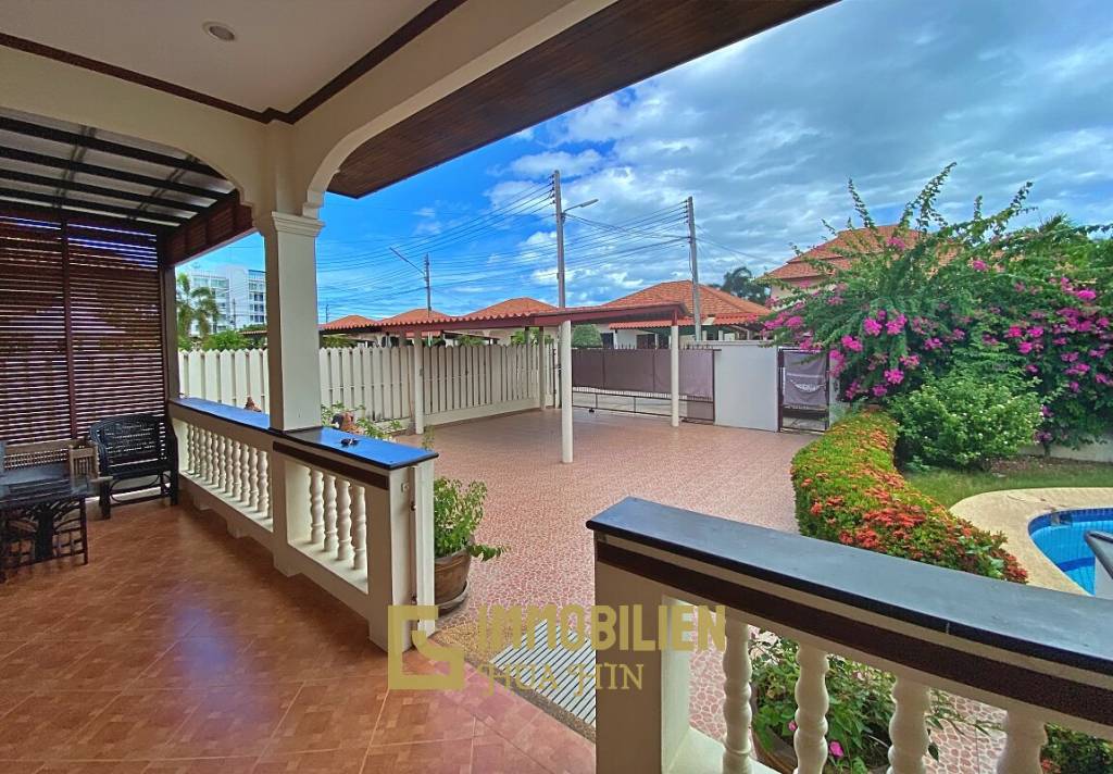 City Center 3 Bed Pool Villa For Rent in Soi 94