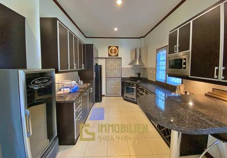 City Center 3 Bed Pool Villa For Rent in Soi 94