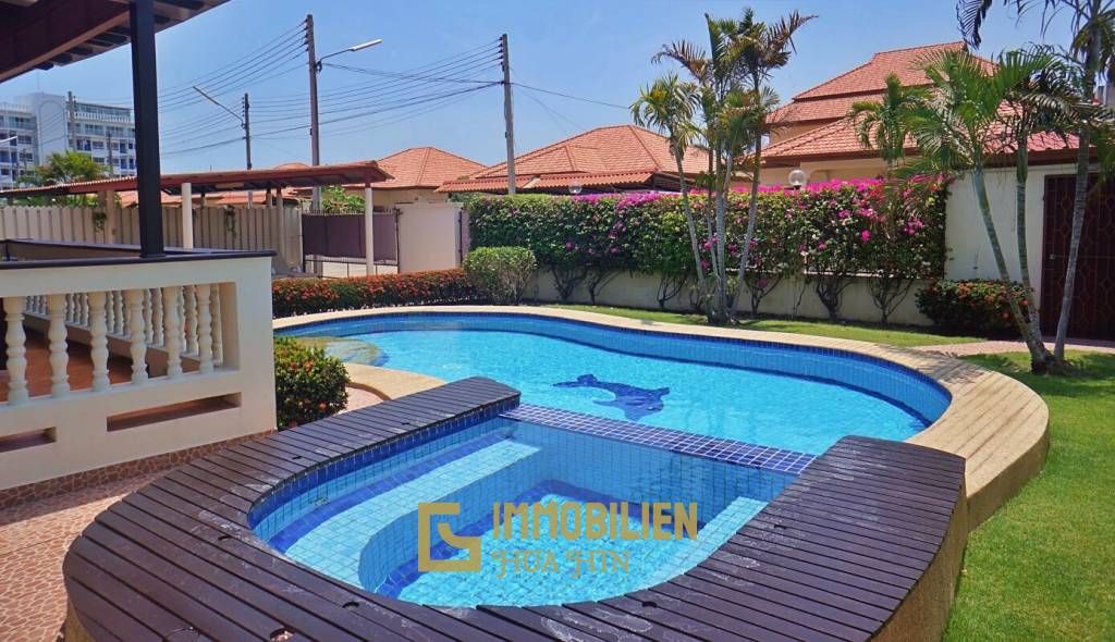 City Center 3 Bed Pool Villa For Rent in Soi 94