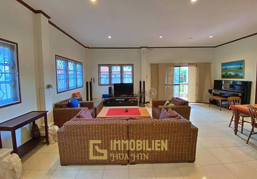 City Center 3 Bed Pool Villa For Rent in Soi 94