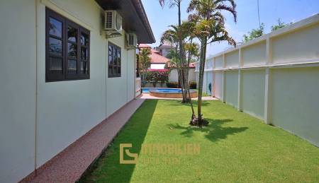 City Center 3 Bed Pool Villa For Rent in Soi 94