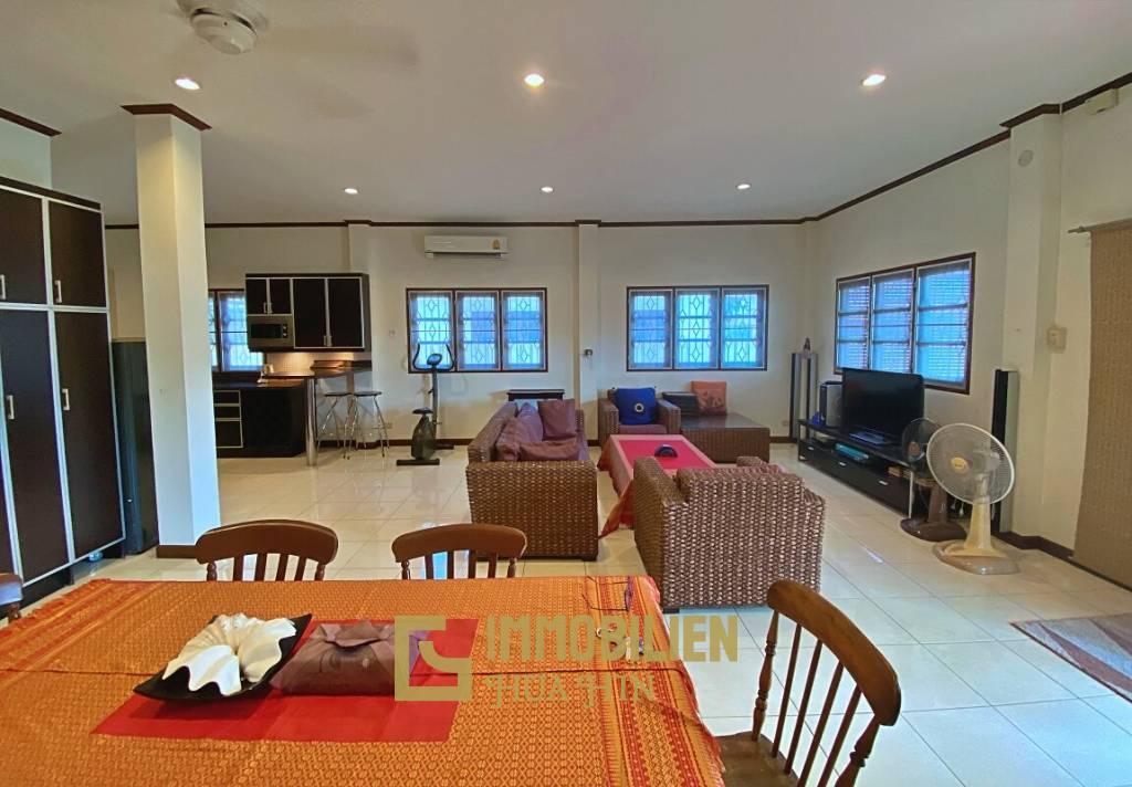 City Center 3 Bed Pool Villa For Rent in Soi 94