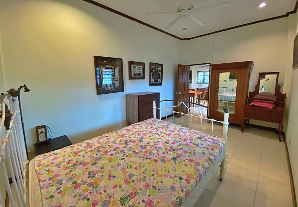 City Center 3 Bed Pool Villa For Rent in Soi 94