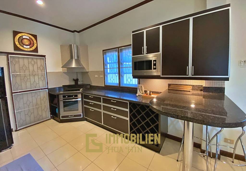 City Center 3 Bed Pool Villa For Rent in Soi 94