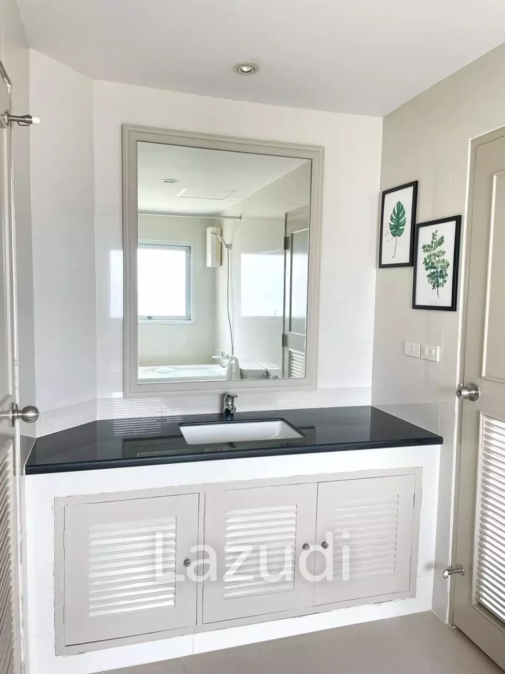 3 Bedroom 2 Bathroom 165 SQ.M P.W.T Mansion