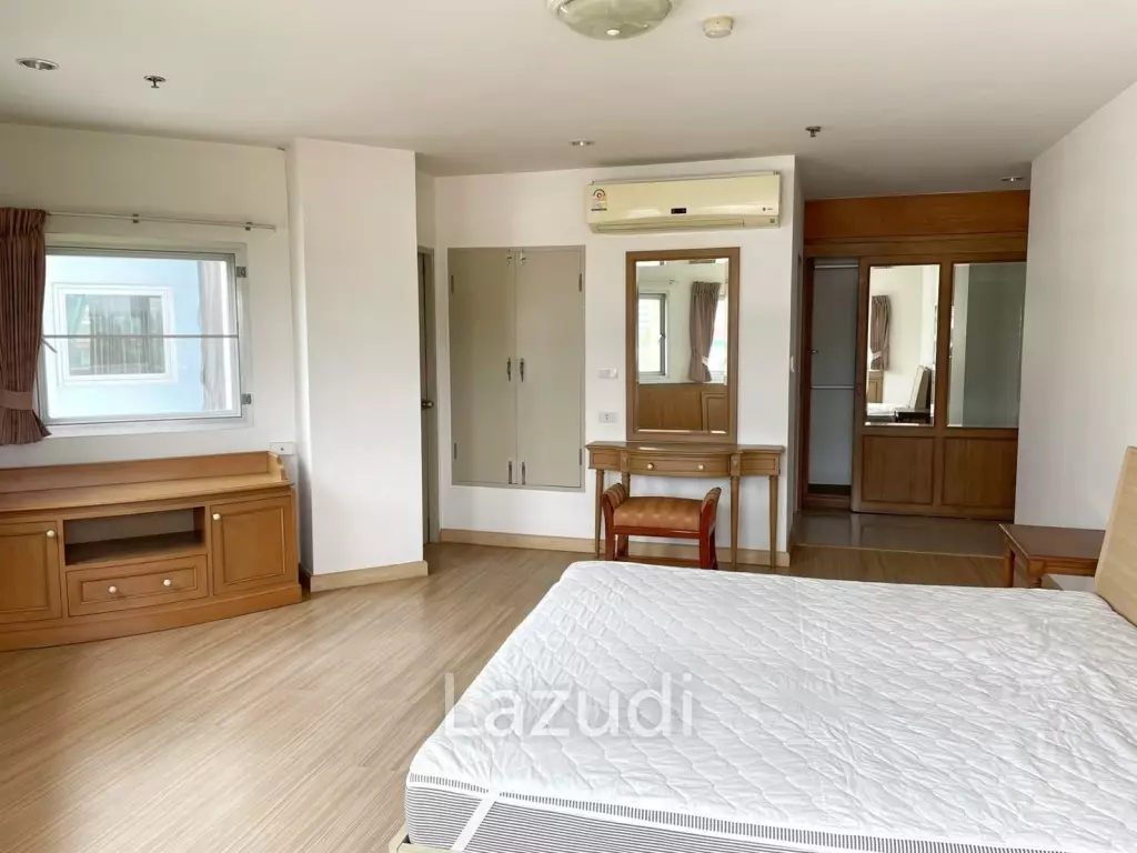 3 Bedroom 2 Bathroom 165 SQ.M P.W.T Mansion