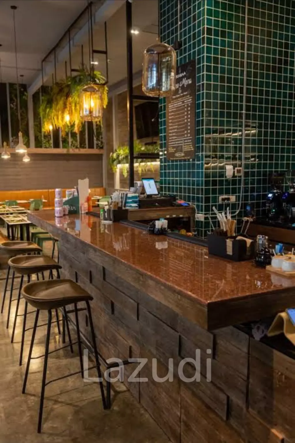 Prime 200sqm Restaurant bar with nearly 200 residents