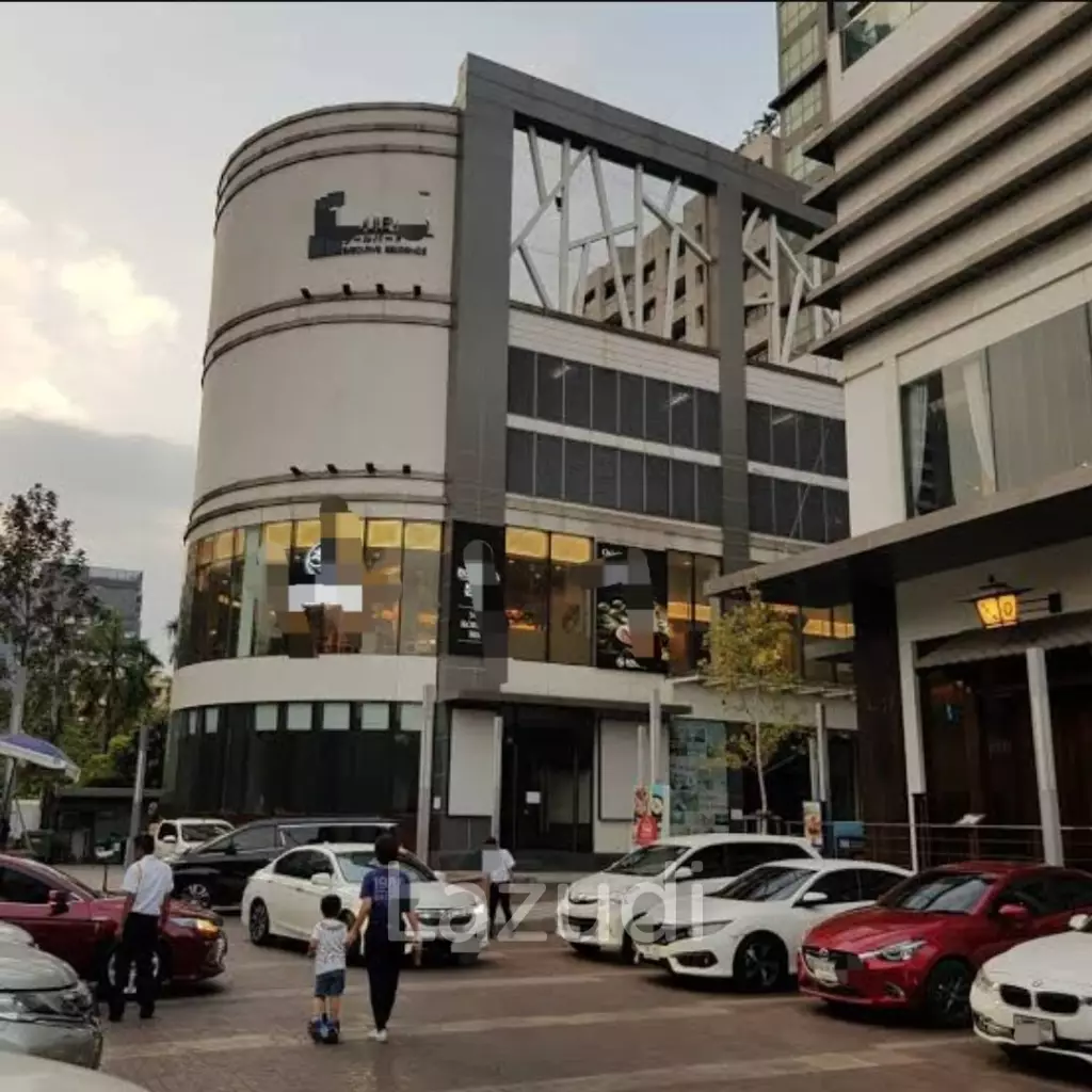 Prime 200sqm Restaurant bar with nearly 200 residents