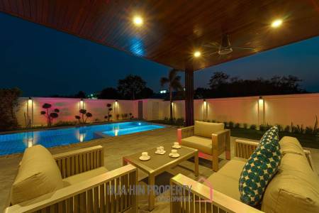 Luxurious 2 Story Pool Villa : 4 Bedrooms Plus 2 Bedroom Guest House