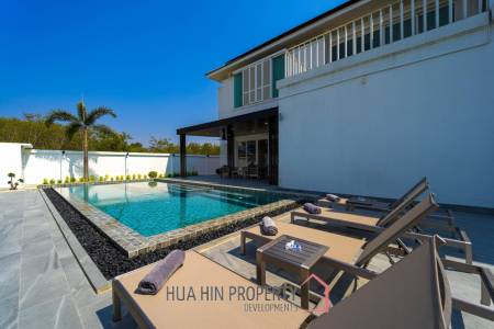 Luxurious 2 Story Pool Villa : 4 Bedrooms Plus 2 Bedroom Guest House