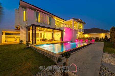 Luxurious 2 Story Pool Villa : 4 Bedrooms Plus 2 Bedroom Guest House