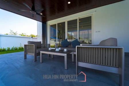 Luxurious 2 Story Pool Villa : 4 Bedrooms Plus 2 Bedroom Guest House