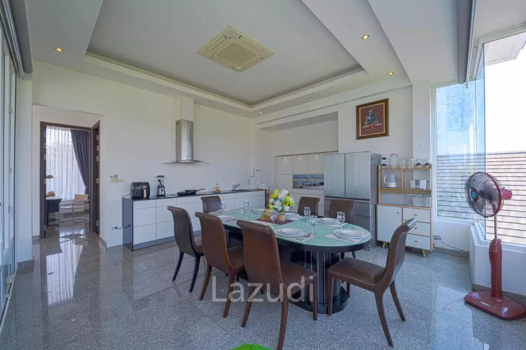 Luxurious 2 Story Pool Villa : 4 Bedrooms Plus 2 Bedroom Guest House