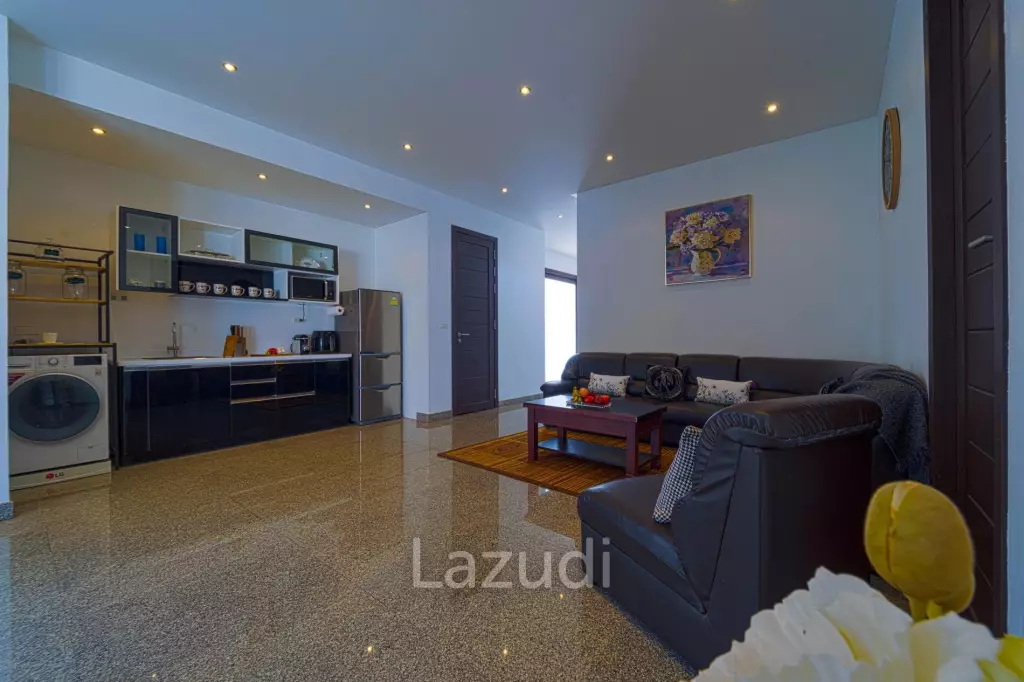 Luxurious 2 Story Pool Villa : 4 Bedrooms Plus 2 Bedroom Guest House