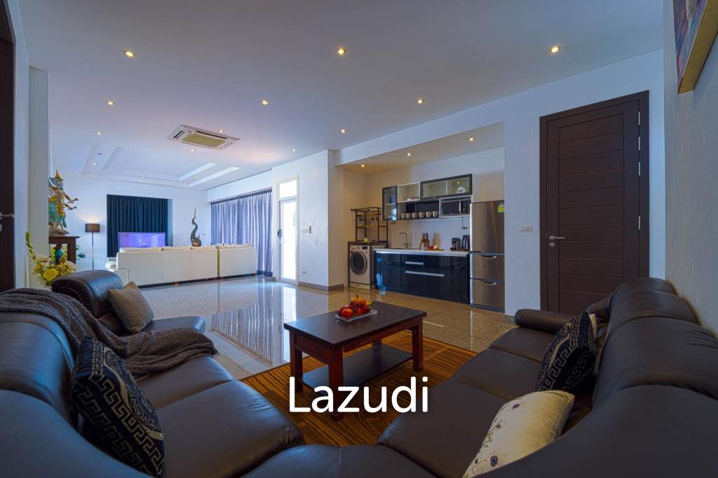 Luxurious 2 Story Pool Villa : 4 Bedrooms Plus 2 Bedroom Guest House