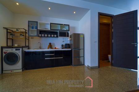 Luxurious 2 Story Pool Villa : 4 Bedrooms Plus 2 Bedroom Guest House