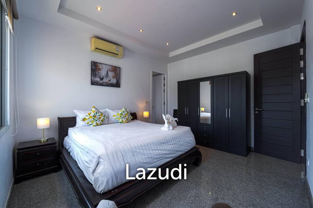 Luxurious 2 Story Pool Villa : 4 Bedrooms Plus 2 Bedroom Guest House
