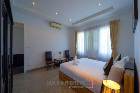 Luxurious 2 Story Pool Villa : 4 Bedrooms Plus 2 Bedroom Guest House