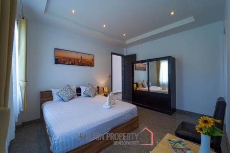 Luxurious 2 Story Pool Villa : 4 Bedrooms Plus 2 Bedroom Guest House