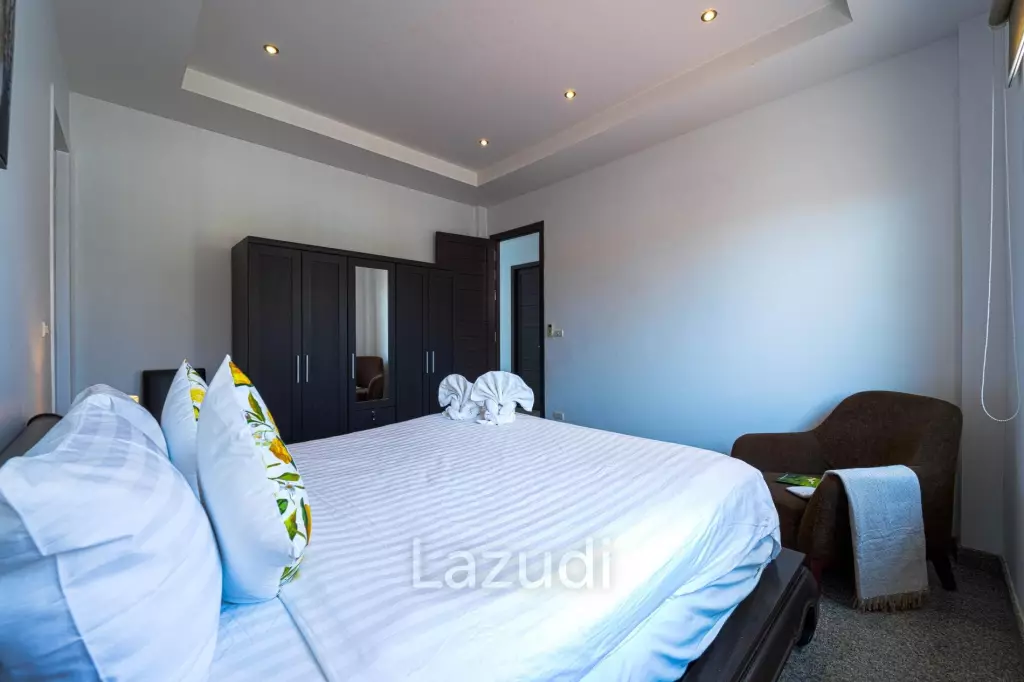 Luxurious 2 Story Pool Villa : 4 Bedrooms Plus 2 Bedroom Guest House