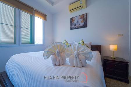 Luxurious 2 Story Pool Villa : 4 Bedrooms Plus 2 Bedroom Guest House